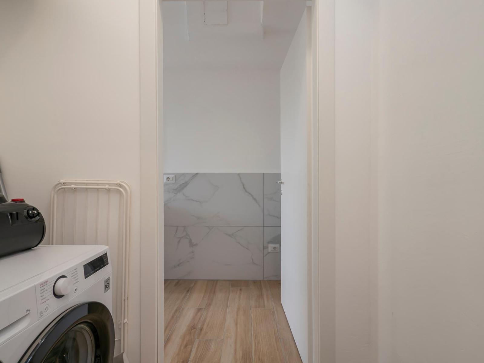 4 Pax - Via Brioschi, 94 *